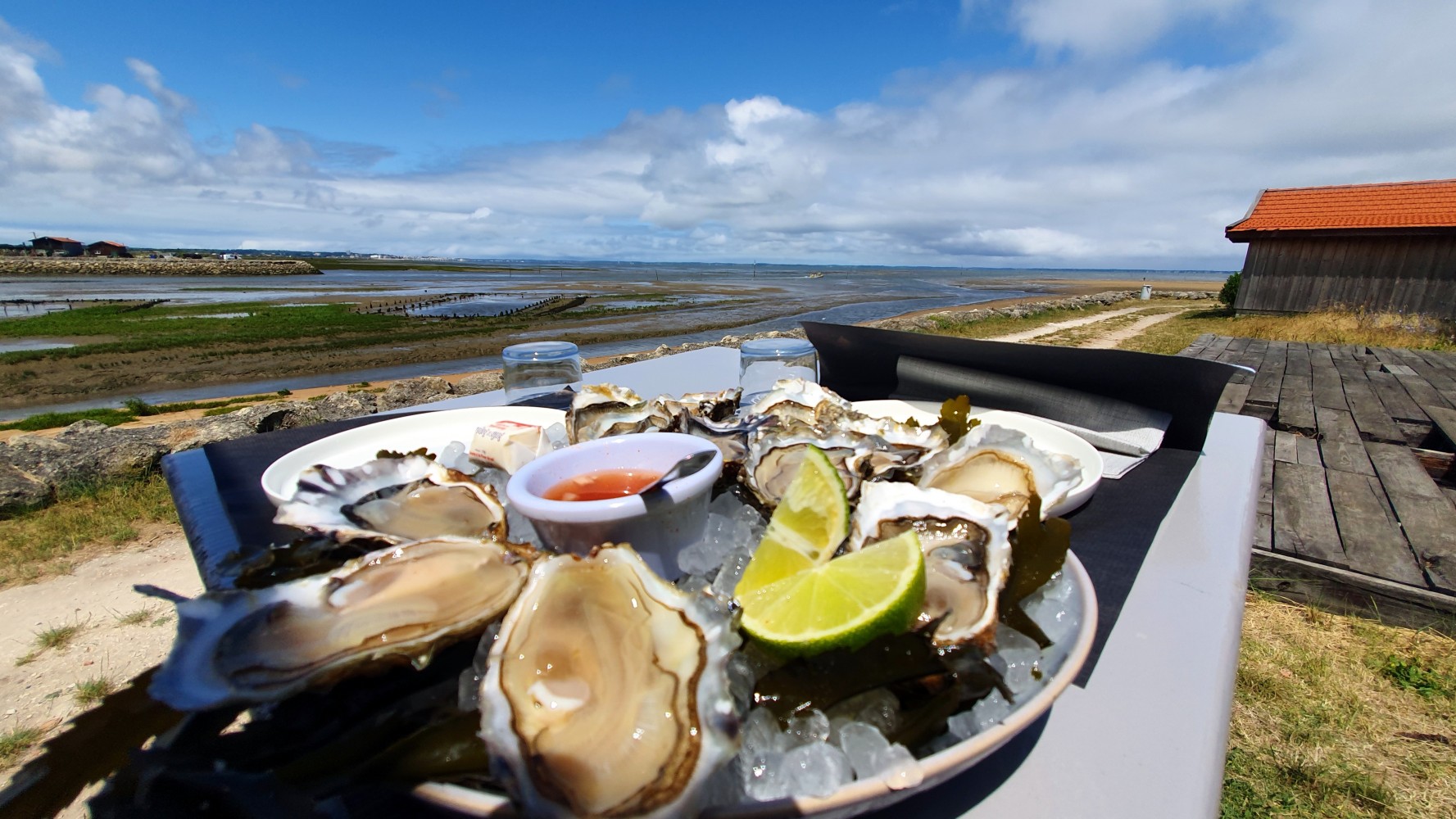 Savoir-Faire Ostréicole : Appréciez le savoir-faire ancestral de l'ostréiculture à travers nos produits. Savoir-Faire Ostréicole : Appréciez le savoir-faire ancestral de l'ostréiculture à travers nos produits.