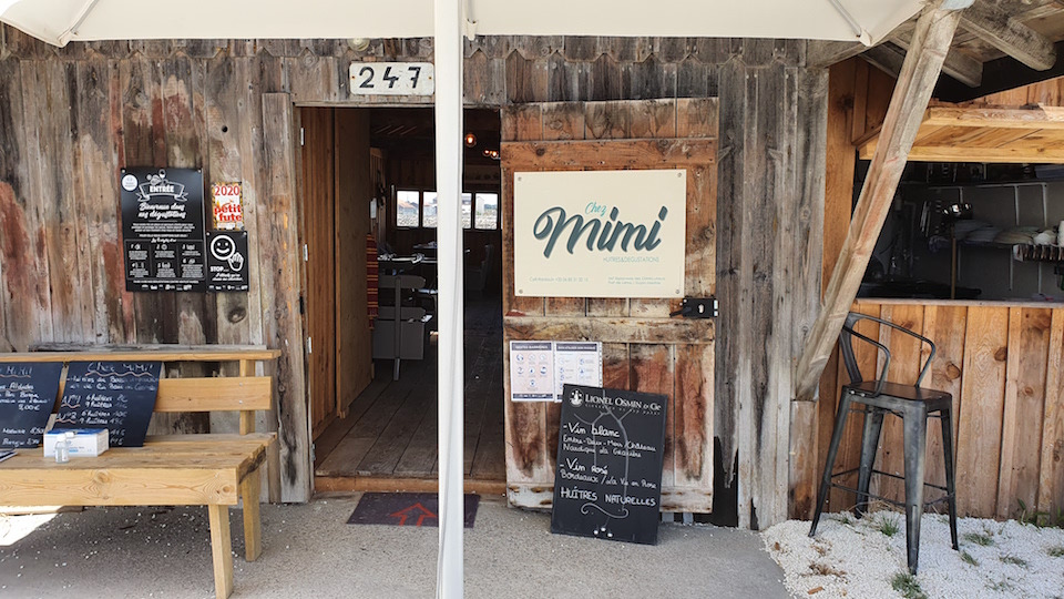 Ambiance Pittoresque de Larros : Vivez l'expérience unique de Larros, avec ses cabanes rustiques et son atmosphère charmante Ambiance Pittoresque de Larros : Vivez l'expérience unique de Larros, avec ses cabanes rustiques et son atmosphère charmante